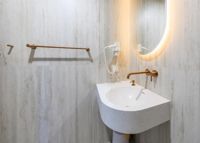 Aldeamento Turístico Reiu Centre